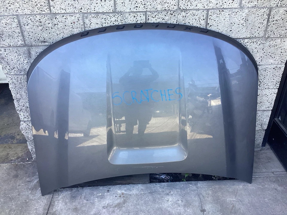 Ford Explorer 2024-2025 capó delantero usado OEM Foto 1 de 4