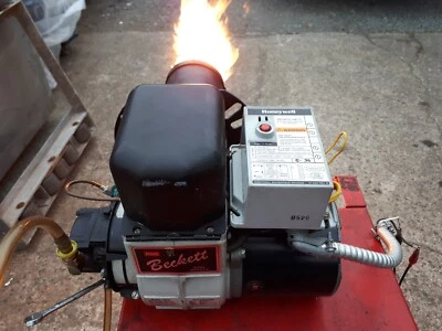 Beckett AFG Oil Furnace Burner 5" air tube 1 suction line Foto 1 de 4