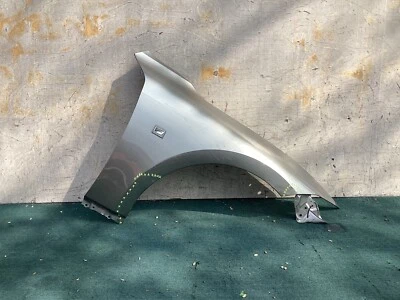 Guardabarros derecho Lexus IS300 IS350 2021 2022 2023 OEM USADO Foto 1 de 4