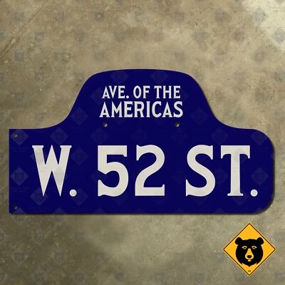 Дорожный знак New York W 52nd St Avenue of the Americas горбатый справа 16x9 - Изображение 1 из 2