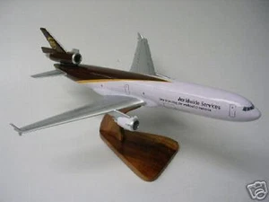 MD-11 UPS Transportista de Carga MD11 Avión Escritorio Madera Modelo Pequeño Nuevo - Imagen 1 de 1