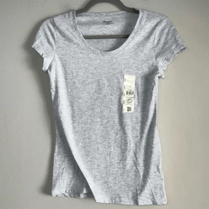 Women’s/ Junior’s short sleeve T-shirt size small (3-5) - Picture 1 of 6