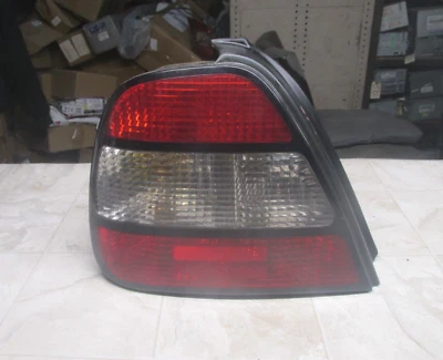 97-02 DAEWOO LEGANZA LANTERNA TRASEIRA ESQUERDA DO LADO DO MOTORISTA LANTERNA TRASEIRA QTR PNL MONTADA - Imagem 1 de 4