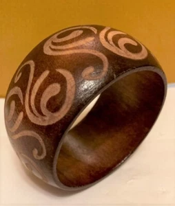 Hand Carved Wooden Slip On Bangle Brown 1.5"W Folk Art Swirls From Poland Sz 7" - Picture 1 of 4
