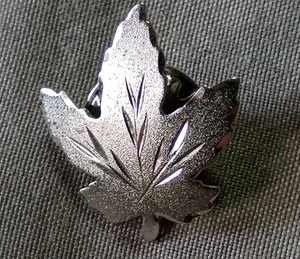 Vintage Sterling EMC Maple Leaf Pin - Picture 1 of 2
