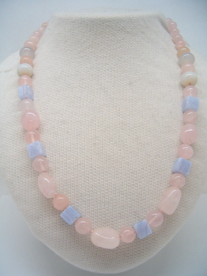 Collana con QUARZO ROSA, CALCEDONIO e AGATA con chiusura in Argento 925  - Immagine 1 di 4