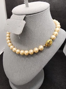 Crown Trifari Necklace 16" Faux Golden Pearls With Goldtone Bow Clasp - Picture 1 of 6