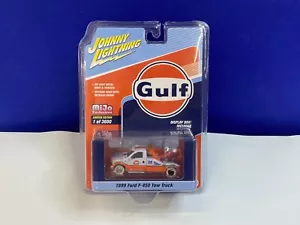 JOHNNY LIGHTNING 1/64 WHITE LIGHTNING GULF 1999 FORD F-450 TOW TRUCK - Picture 1 of 8