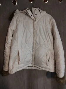 Columbia Womens Large White Jacket With Faux Fur On Detachable Hood And On Wrist - Picture 1 of 8