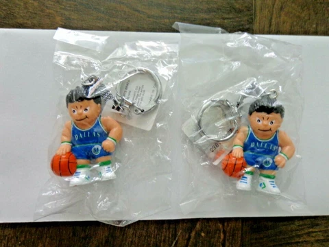VINTAGE NBA  Dallas Mavericks  L'IL Brat Basketball Players KEYCHAINS 2 Pc. LOT Cover