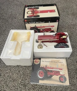 Ertl Farmall 560 Diesel 1:16 Precision Series With Box - Picture 1 of 13