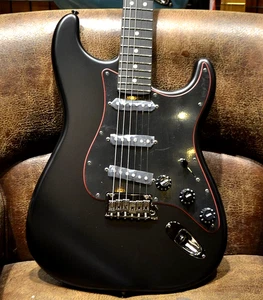 Fender Made in Japan Limited Hybrid II Stratcaster Noir Black Bdand New w/bag - Picture 1 of 11