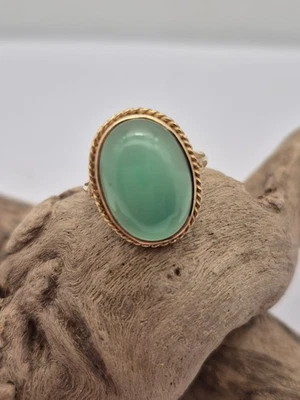 9ct Gold Chrysoprase Cocktail Ring, Size O Apple Mint Green Excellent Condition - Image 1 of 4