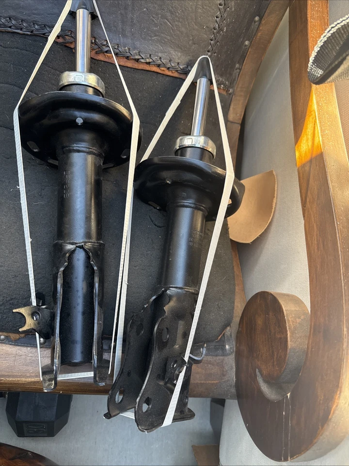 Amortiguadores traseros Honda Civic nuevos puntales de suspensión 2572780101 nunca usados Foto 1 de 3