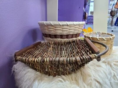 Cesta bandeja valet de sauce y nogal con asas laterales Foto 1 de 2