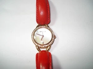 RARE PRETTY WEIQIN MOTHER OF PEARL CRYSTALS GOLD WATCH NEW BATTERY RARE BAND - Picture 1 of 5