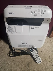Sewing Epson LCD PowerLite 685W Ultra Short-Throw Hdmi Projector New Lamp - Afbeelding 1 van 3