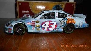 Jeff Green #43 Cheerios/NARNIA 2005 NASCAR 1:24 DieCast Acción Coleccionables Nuevo en Caja - Imagen 1 de 10