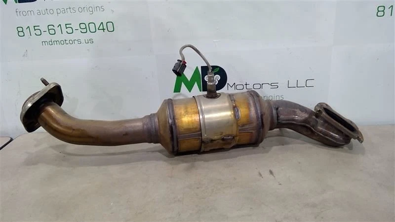 Dodge Ram 1500 2017-2022 convertidor catalítico superior derecho 68263748ab Foto 1 de 4