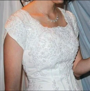 Wedding Dress Modest David's Bridal Size 2 Adjustable To Size 1 - Picture 1 of 9