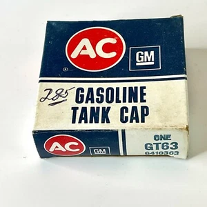 Tapa de tanque de gasolina vintage AC GT 63 - NUEVO DE STOCK GM Chevy OEM - #6410263 - Imagen 1 de 6