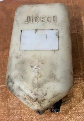 Nissan Datsun 620 Lavadora Parabrisas Depósito Botella Tanque Con Tapa Envío Gratis B30A Foto 1 de 4