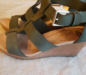 Dr Scholls Barton Wedge Platform Olive Green Suede Women's Sandal Size 9M EUC 