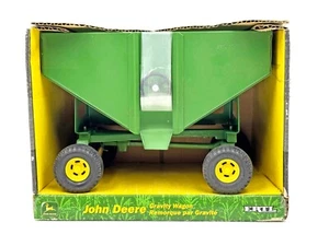 1/16 John Deere Gravity Wagon - Picture 1 of 3