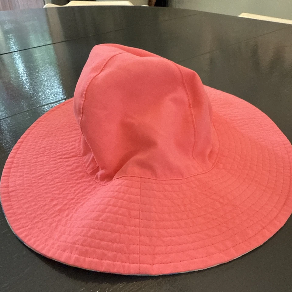 Carter’s 2T-4T Bucket Hat, Reversible Pink / Striped. Sun Hat - Image 1 of 4