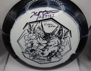 Kristin Tattar FIRMATO - Lat 64 Royal Orb Grand Grace - Autografato - Foto 1 di 5