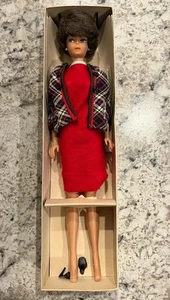 1960s VINTAGE BARBIE DOLL BRUNETTE BUBBLE CUT STOCK NO 850 w/BOX STAND BOOK - Picture 1 of 12