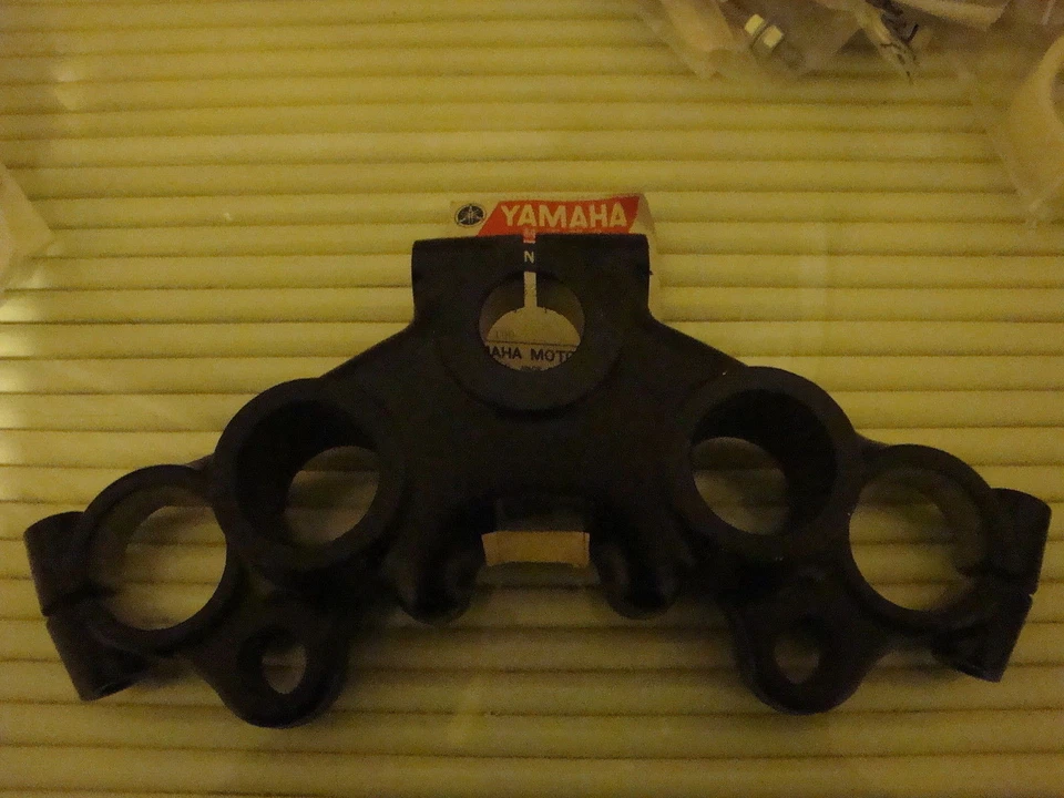 Nuevo de Lote Antiguo Yamaha 1979-1984 XS650 Mango Bajo Brillo Negro 2M0-23435-00-98 Foto 1 de 1