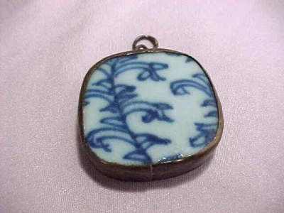 Colgante fragmento de porcelana china azul y blanco Foto 1 de 4
