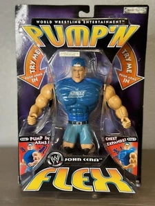 WWE John Cena Pump ‘N Flex SmackDown Actionfigur Jakks Pacific 2004 NEU - Bild 1 von 4