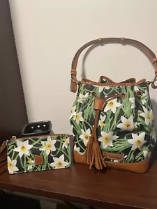 DOONEY and BOURKE Daffodil Drawstring Flower Tassel Bag with Wallet - Picture 1 of 6