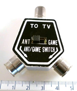 Retro TV Antenna Game Switch 75 Ohm UK TV Aerial Plug to 2 Sockets OM0847A - Picture 1 of 4
