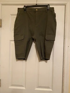Women’s Army Green Cargo Shorts Size XL - Picture 1 of 2