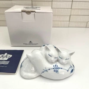 Royal Copenhagen Blue Palmette Figurine 3 cats Pottery - Picture 1 of 6
