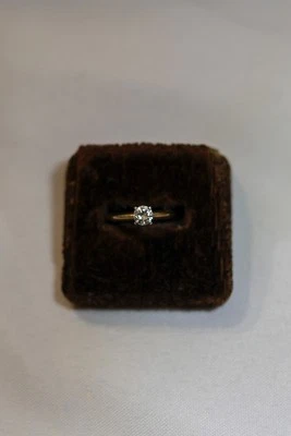 Anillo de compromiso redondo de diamantes genuinos de 1/2 quilates de oro amarillo de 14 quilates talla 5 1/2 quilates Foto 1 de 4