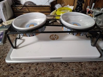 Cuencos de agua para alimentos exclusivos "Cat People" con soporte de gres Riviera Van cervezas Foto 1 de 4