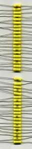 LOT DE 40 CONDENSATEURS MKP AXIAUX AUDIO - RADIO 3,3 nF et 33 nF 630 V - Picture 1 of 1
