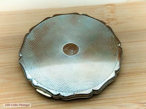Stratton Gold Tone Guilloche-Vintage Ladies Powder Compact -cgr - Picture 1 of 6