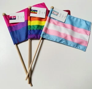 RAINBOW Gay Pride Mini Stick Flaggen - LGBTQIA + handgehaltene Party Parade Flaggenset - Bild 1 von 2