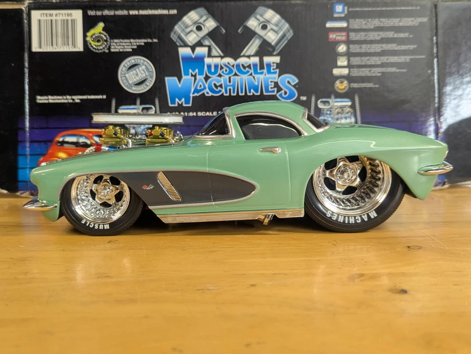 MUSCLE MACHINES 1962 Chevrolet Corvette '62 Vette SLAMMED Custom Paint 1/18 1:18 - Image 1 of 4