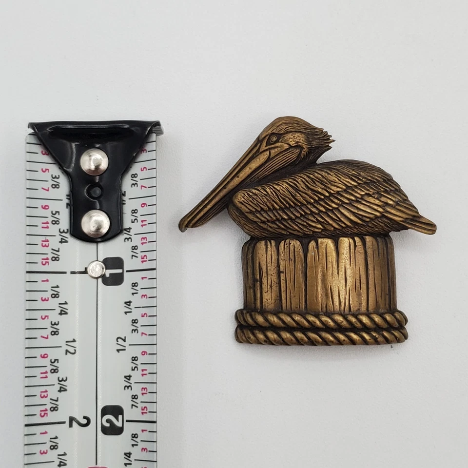 Broche JJ Artefacts 1,75 pulgadas Tono Latón Antiguo Pelican Pier Patrimonio Náutico De Colección Foto 1 de 4