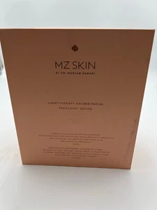 Dispositivo de tratamiento facial dorado de terapia de luz MZ Skin by Dr. Maryam Zamani - Imagen 1 de 4