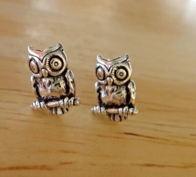 Aretes pequeños de plata de ley de 9x7 mm de búho 3D Foto 1 de 4