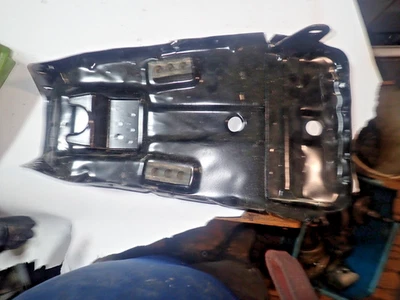 1977 Honda XR 75  Seat Pan/BENT/CRACKED Foto 1 de 4