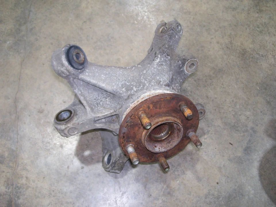 2006 MAZDA RX8 RX-8 REAR AXLE HUB CONTROL ARM KNUCKLE Left Driver Side Foto 1 de 4