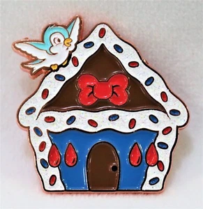 Broche maison en pain d'épice princesse Disney Loungefly - oiseau blanc neige et bleu - Photo 1/2